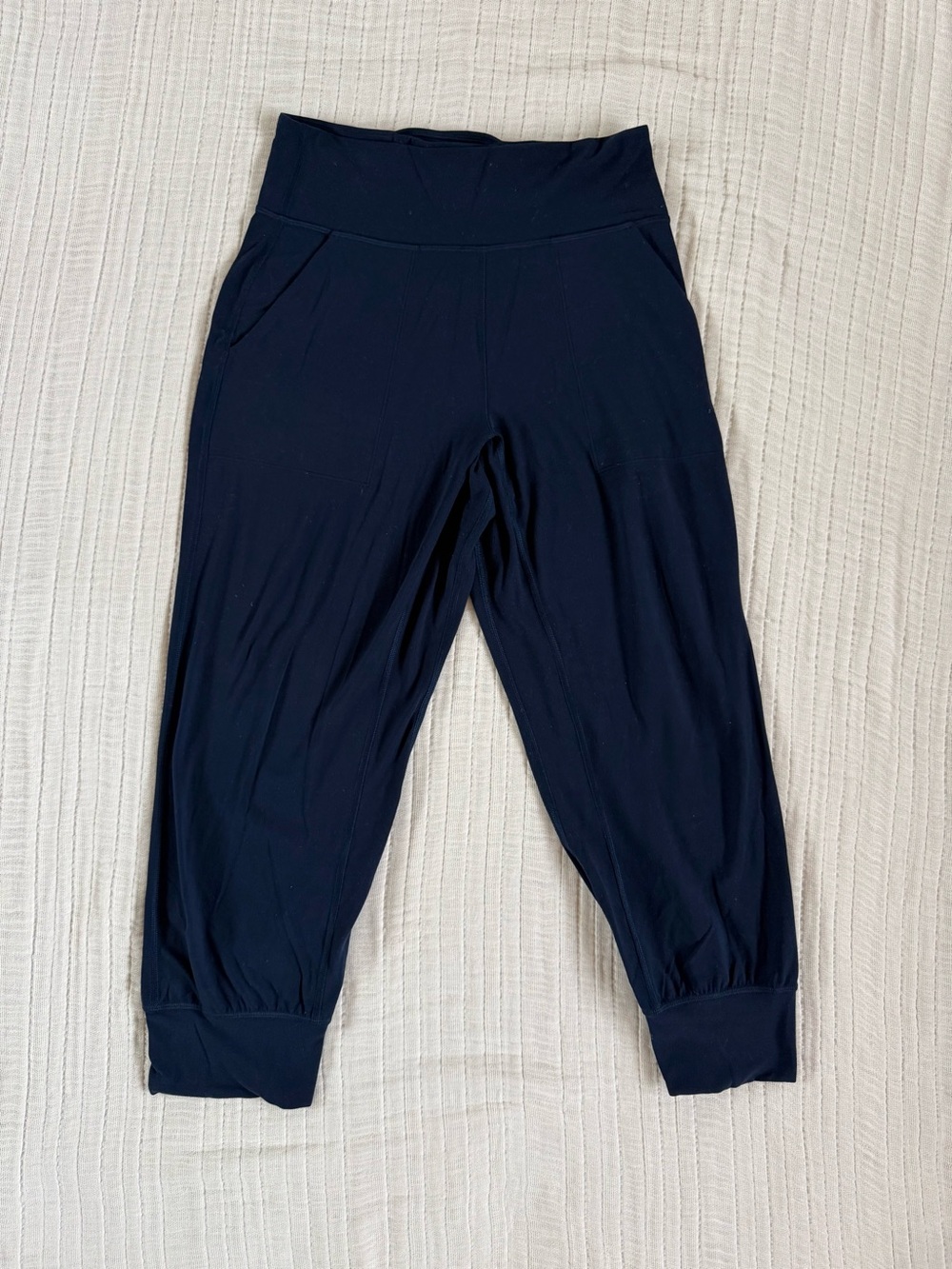 Lululemon Women’s Size 6 Cropped Jogger Pants Dark Navy